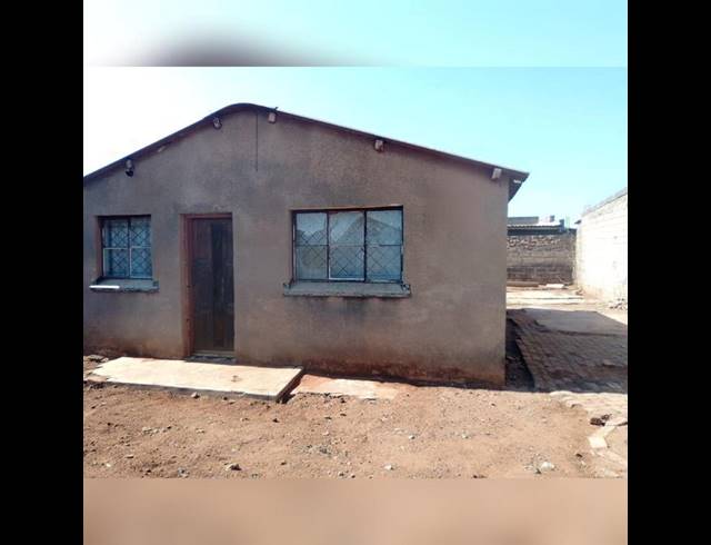 2 BEDROOM HOUSE FOR SALE IN MOFOLO CENTRAL